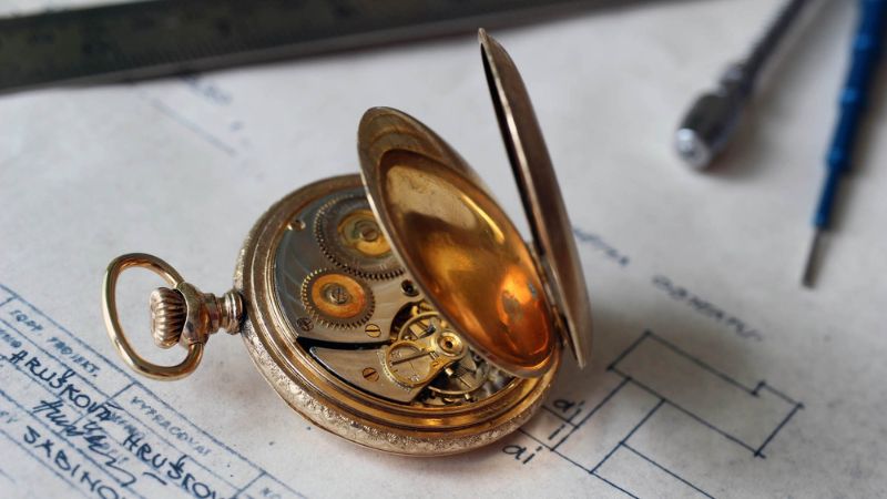 how to open a vintage pocket watch